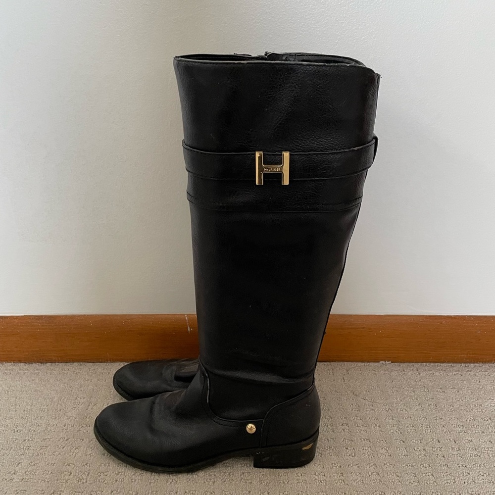 Tommy Hilfiger Women’s Shyenne Equestrian Boot black size 8.5